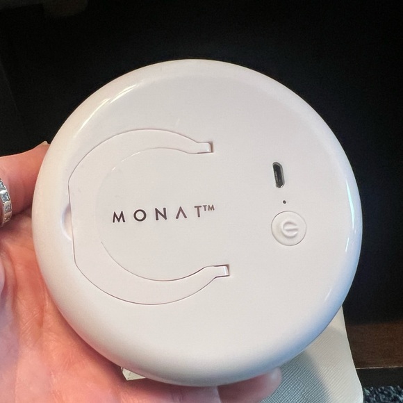 Monat mini LED light vanity mirror and wristlet - Picture 3 of 5